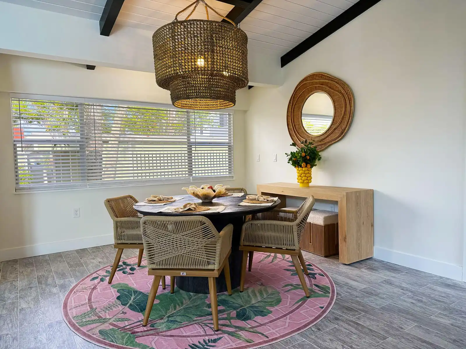 2BR Beach, Bay & Pool at Admiralty Villas