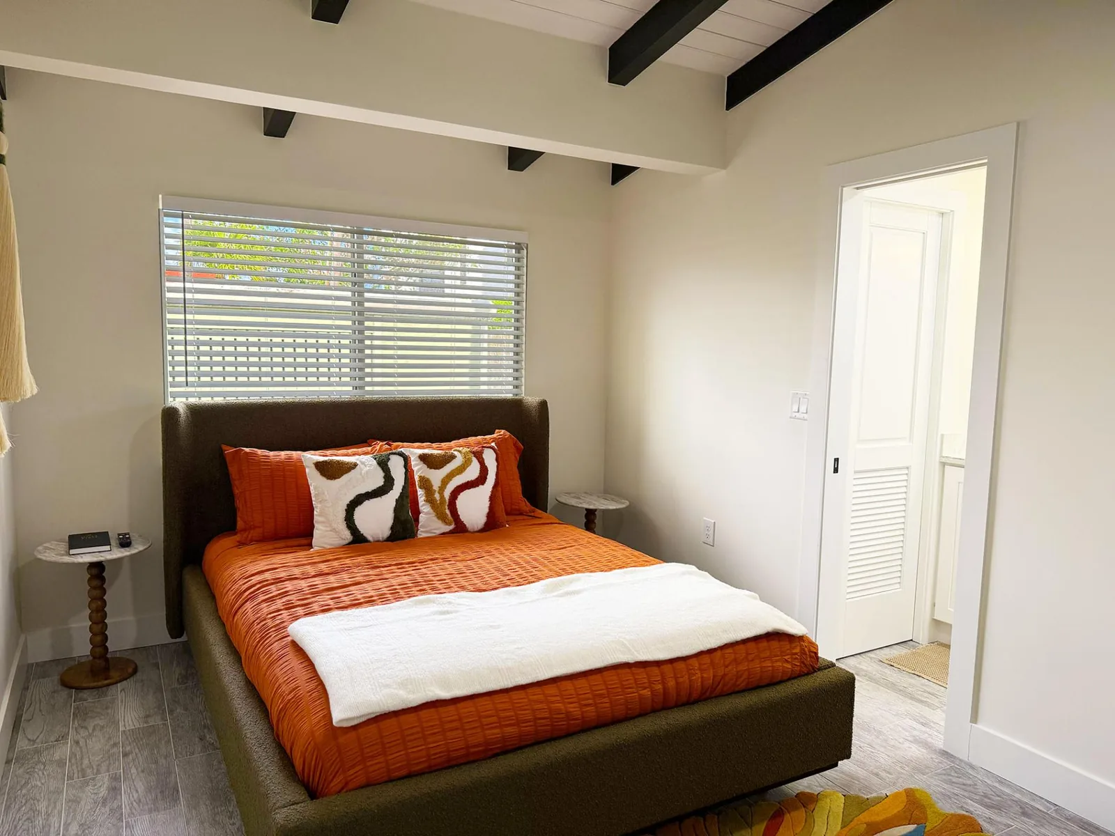 2BR Beach, Bay & Pool at Admiralty Villas