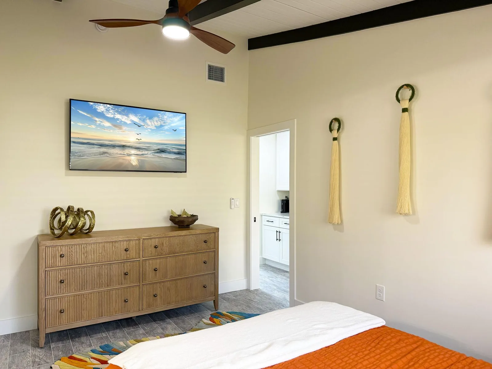2BR Beach, Bay & Pool at Admiralty Villas