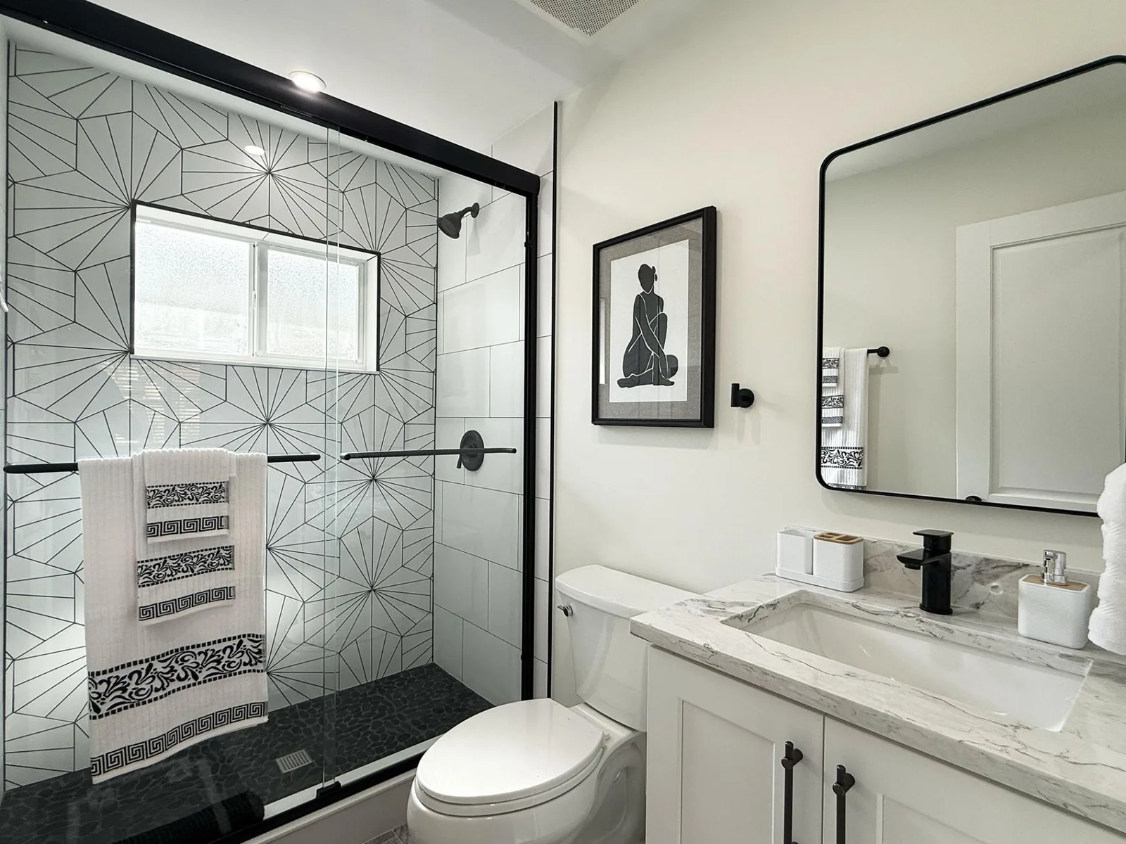 2BR Beach, Bay & Pool at Admiralty Villas