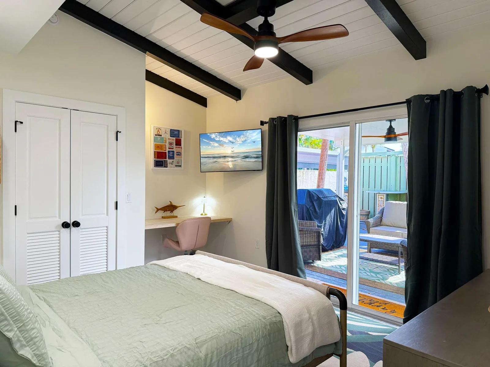 2BR Beach, Bay & Pool at Admiralty Villas