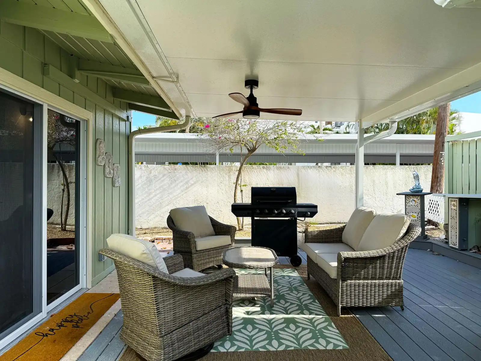 2BR Beach, Bay & Pool at Admiralty Villas