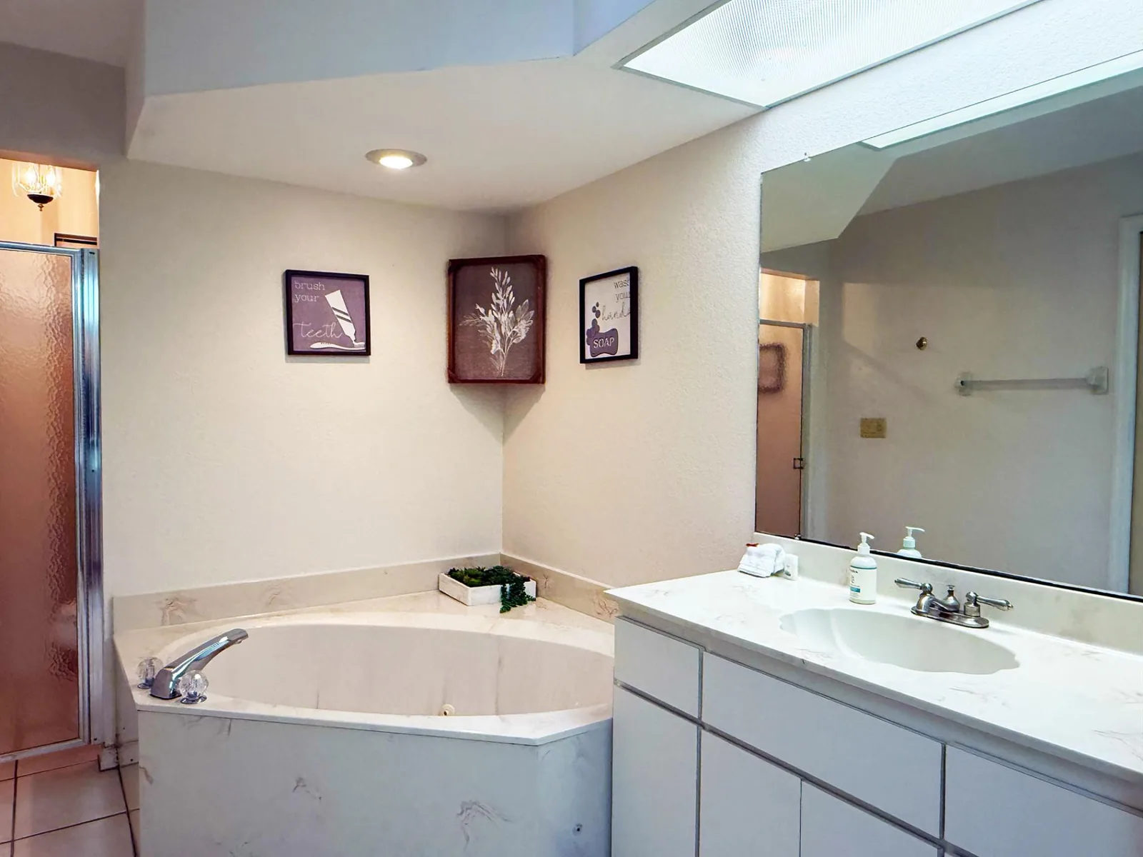 3BR Waterfront Pool Home Near Charlotte Beach