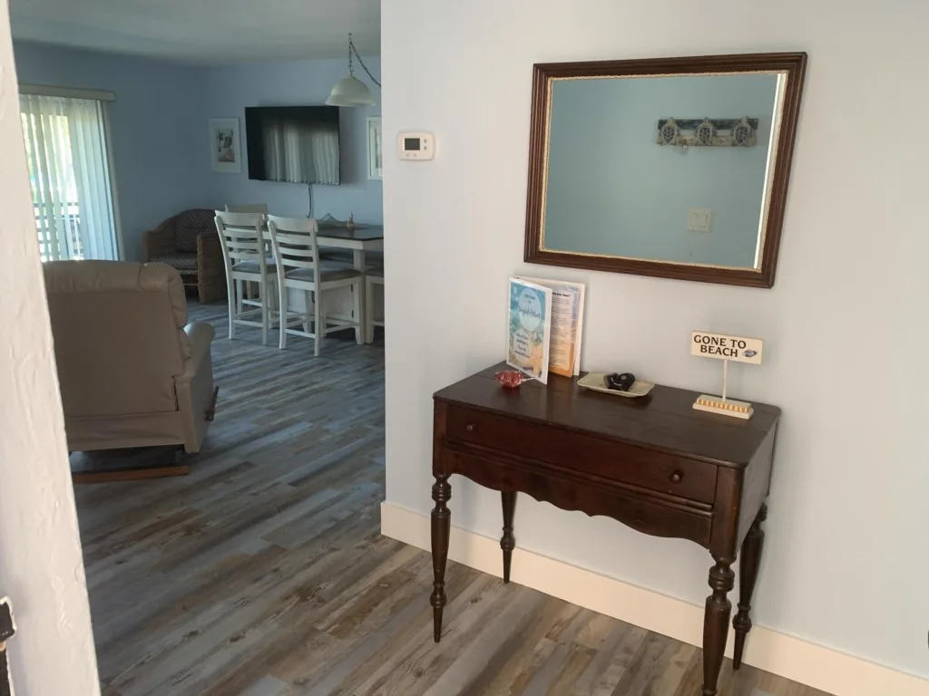 Fantasy Island Condo - Bay Views - Pool - Garage