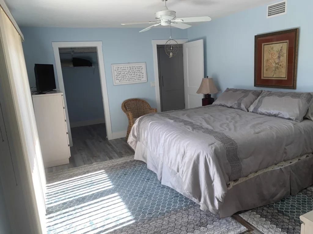 Fantasy Island Condo - Bay Views - Pool - Garage