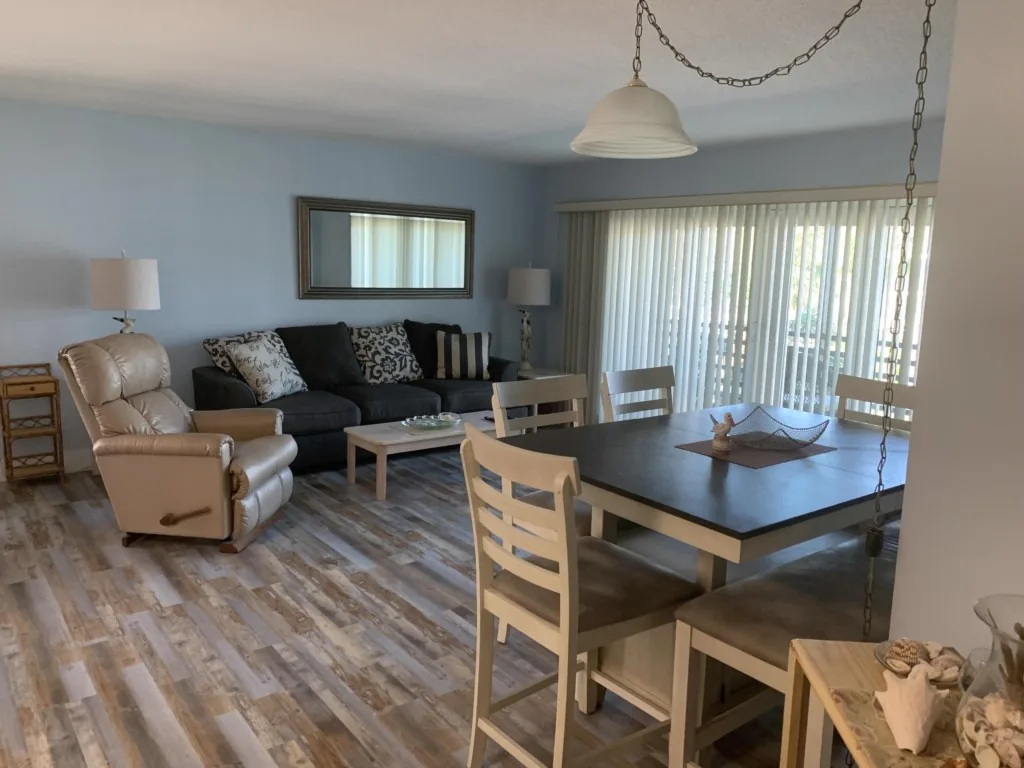 Fantasy Island Condo - Bay Views - Pool - Garage