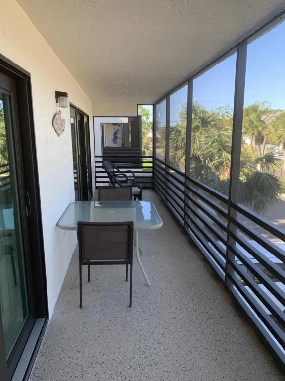 Fantasy Island Condo - Bay Views - Pool - Garage