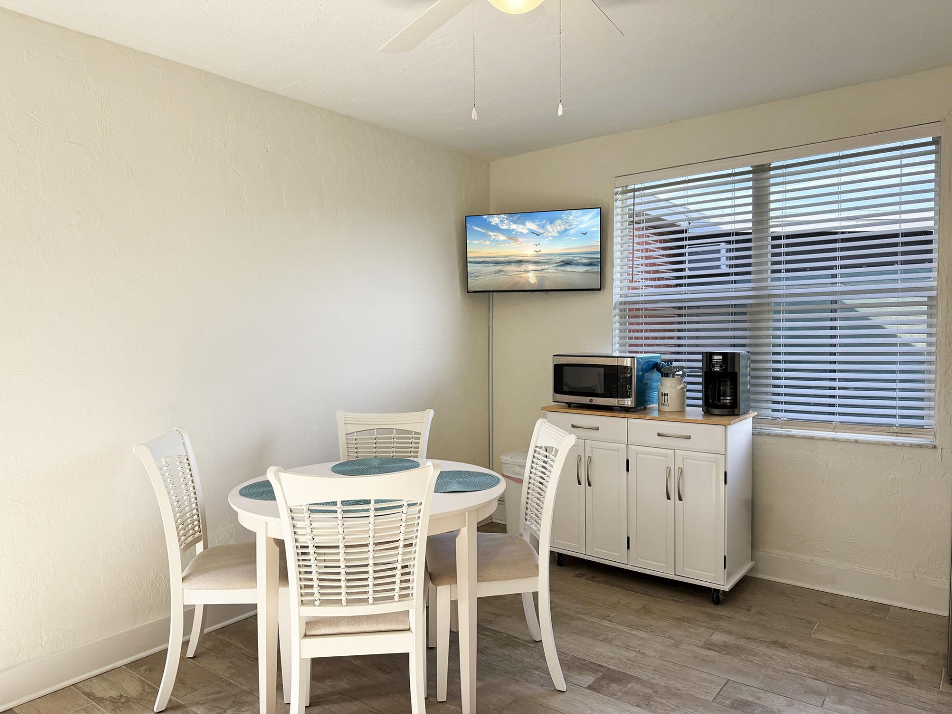 Venice Villas Corner 1BR – Steps to Beach