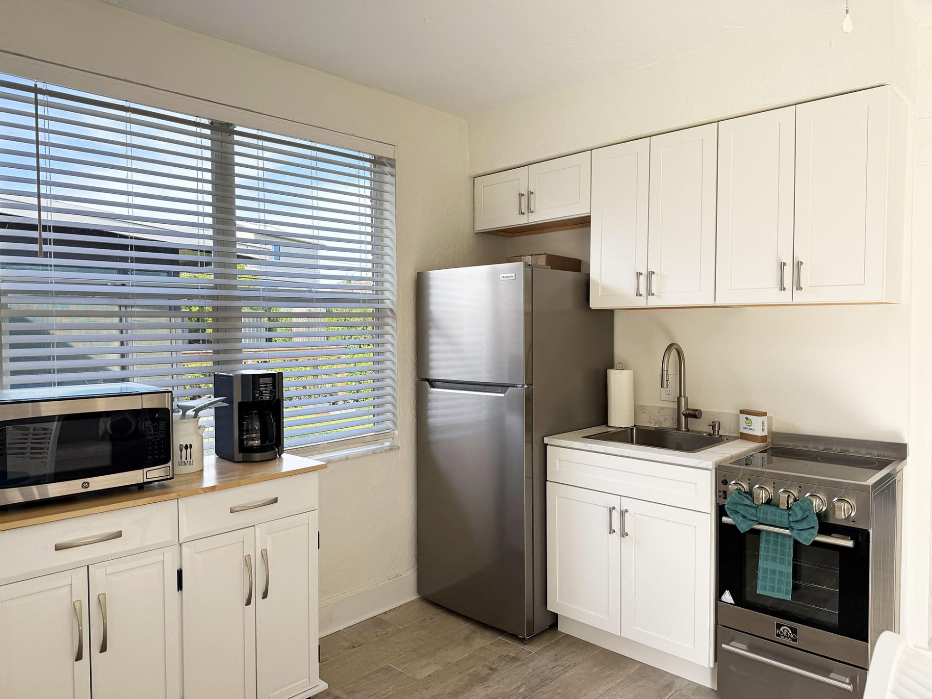Venice Villas Corner 1BR – Steps to Beach