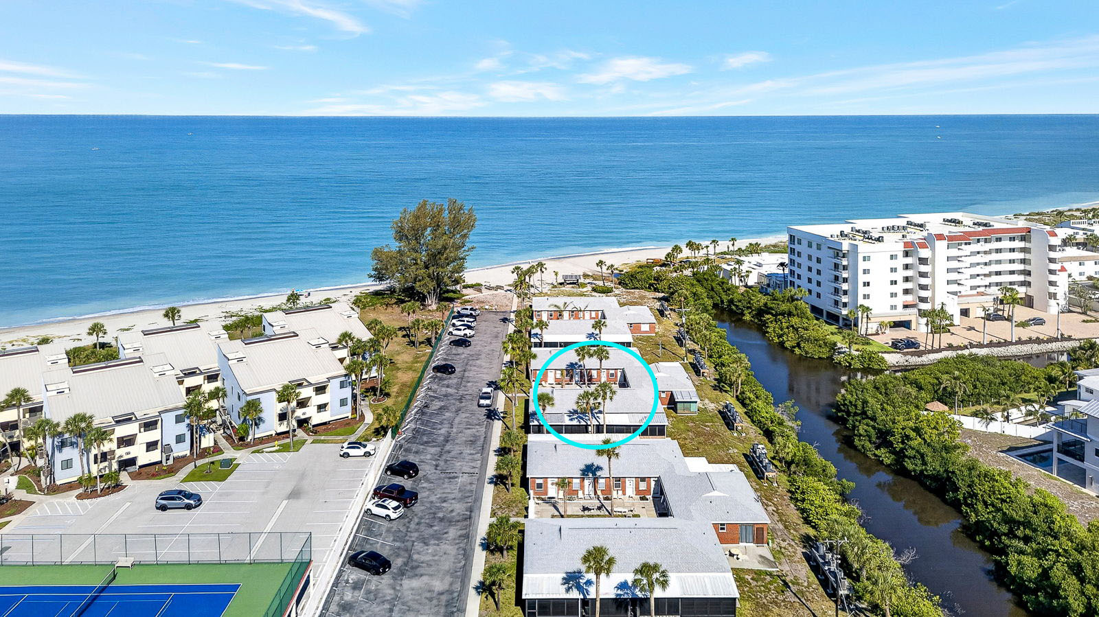 Venice Villas Corner 1BR – Steps to Beach