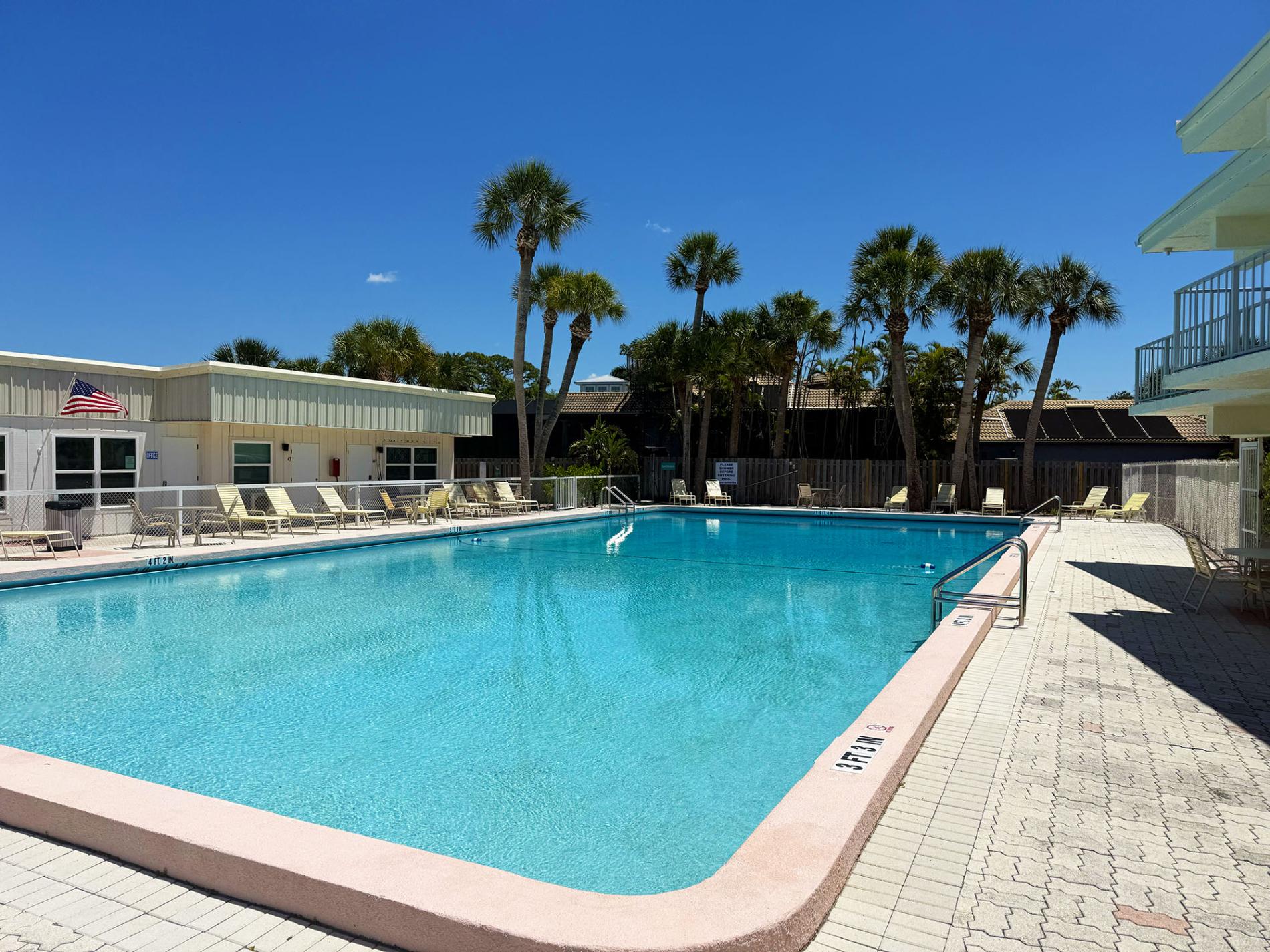Venice Villas Corner 1BR – Steps to Beach