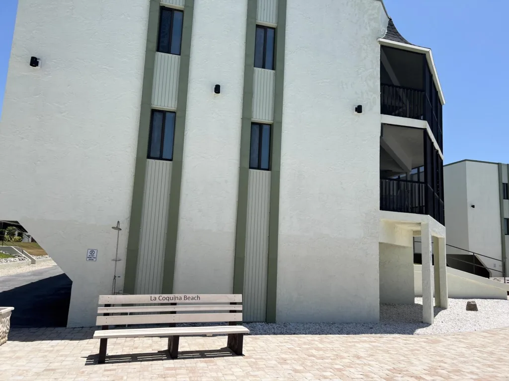 La Coquina 2BR – Beachfront w/ Pool & Views