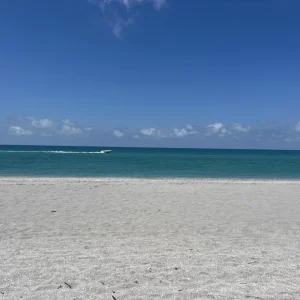 La Coquina 2BR – Beachfront w/ Pool & Views
