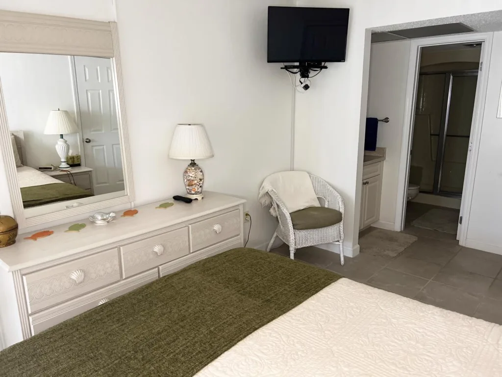 La Coquina 2BR – Beachfront w/ Pool & Views