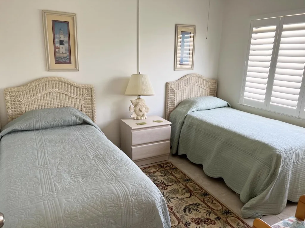 La Coquina 2BR – Beachfront w/ Pool & Views