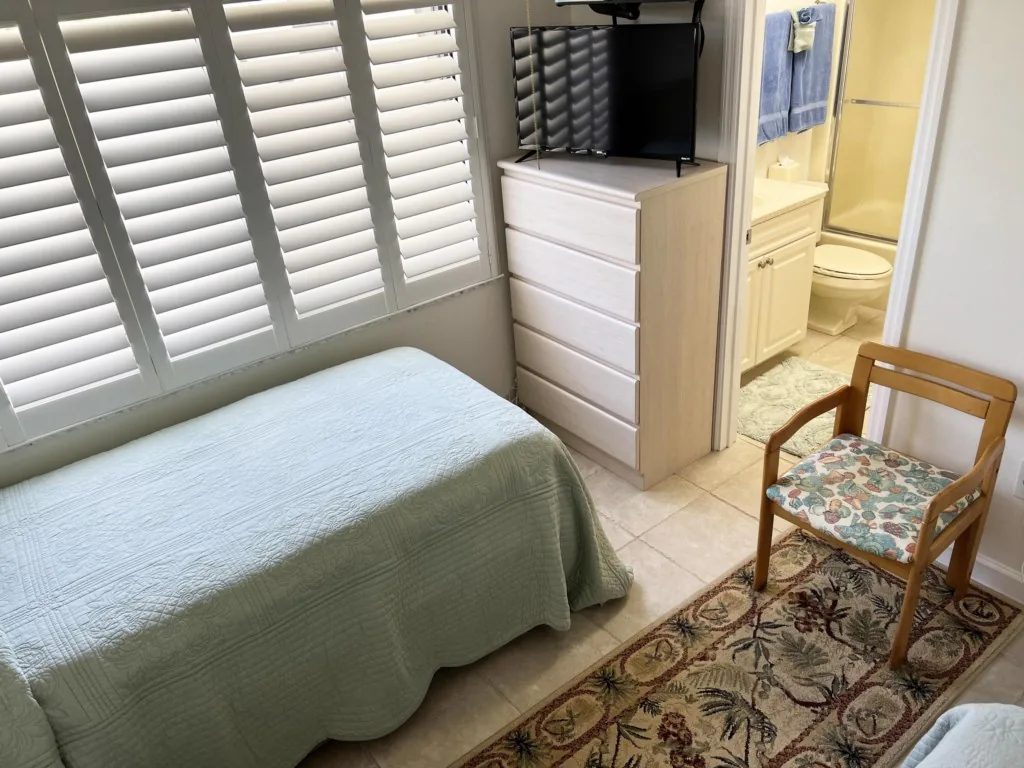 La Coquina 2BR – Beachfront w/ Pool & Views
