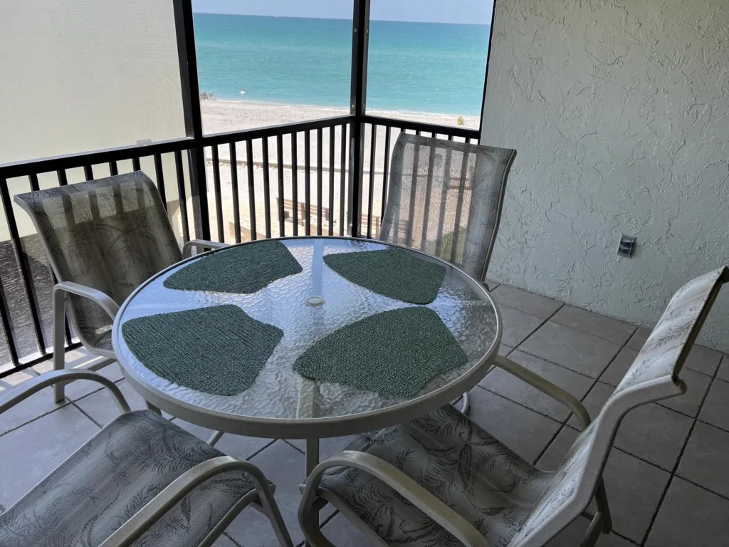 La Coquina 2BR – Beachfront w/ Pool & Views