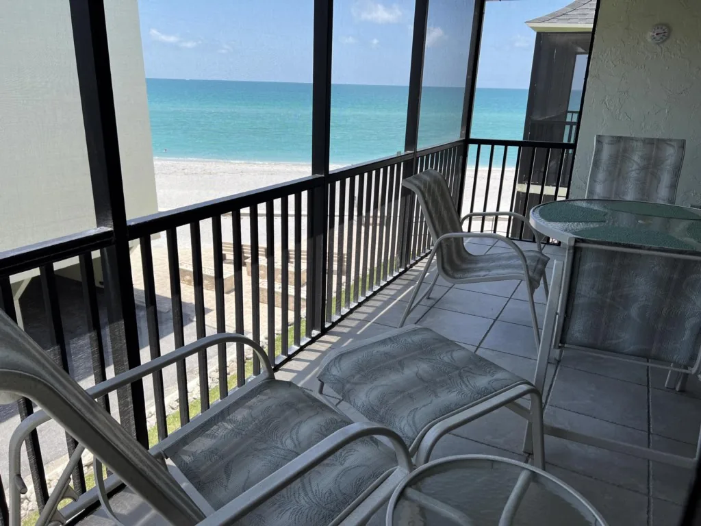 La Coquina 2BR – Beachfront w/ Pool & Views
