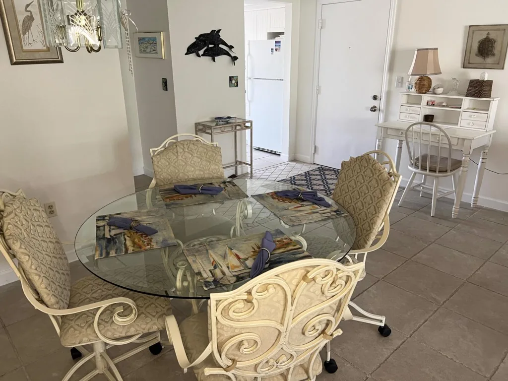 La Coquina 2BR – Beachfront w/ Pool & Views