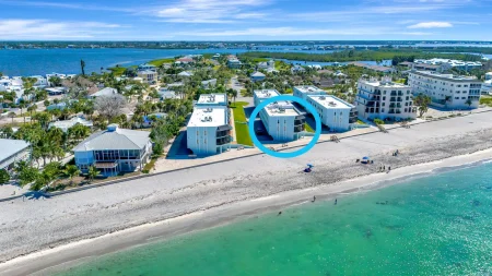 La Coquina 2BR – Beachfront w/ Pool & Views