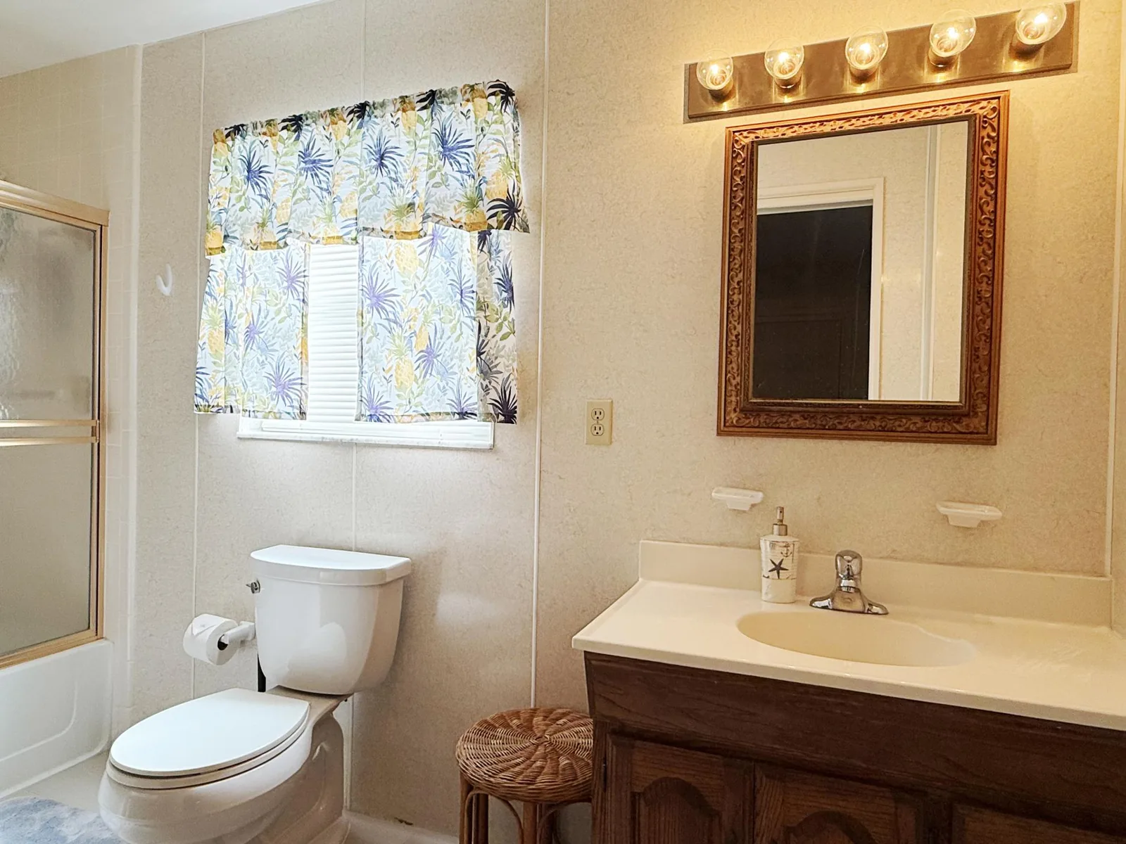 2BR on Oyster Creek – Boat Dock & Beach