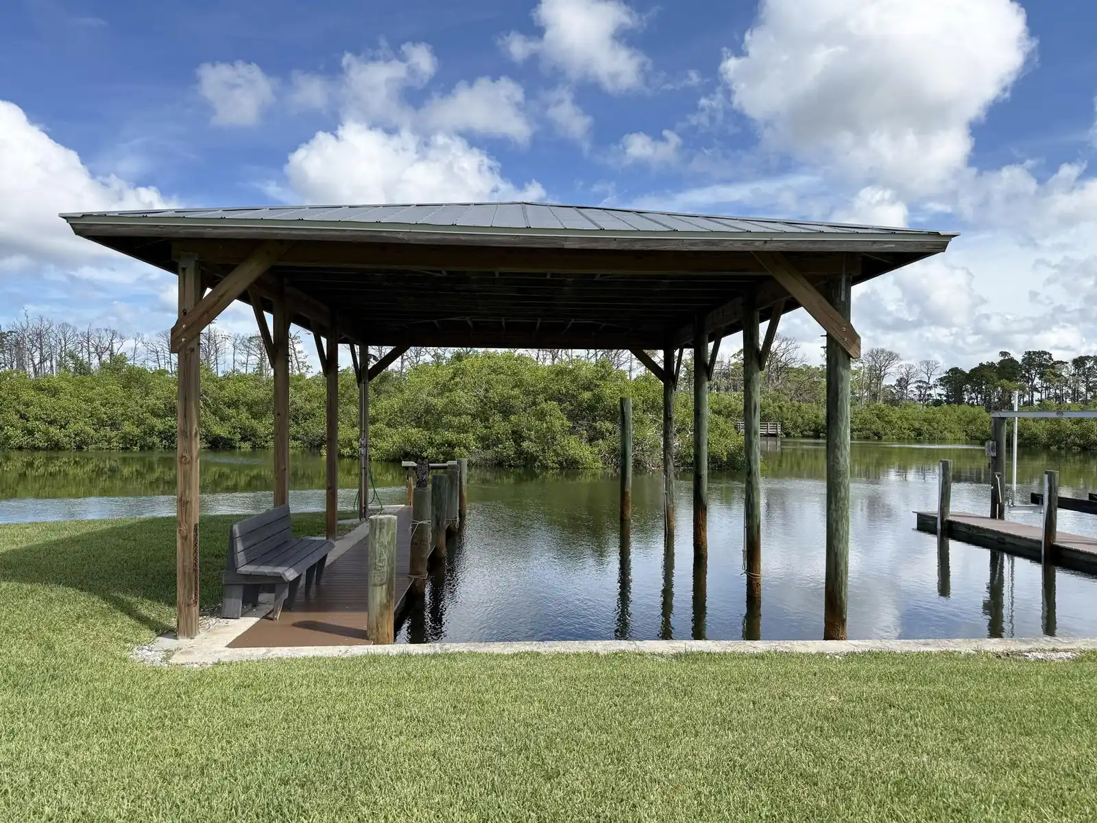 2BR on Oyster Creek – Boat Dock & Beach