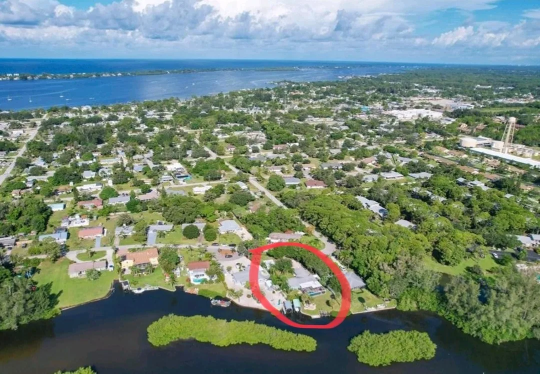 Waterfront 3BR – Pool, Dock, Kayaks & Beach