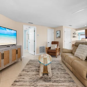 Waterfront 3BR – Pool, Dock, Kayaks & Beach
