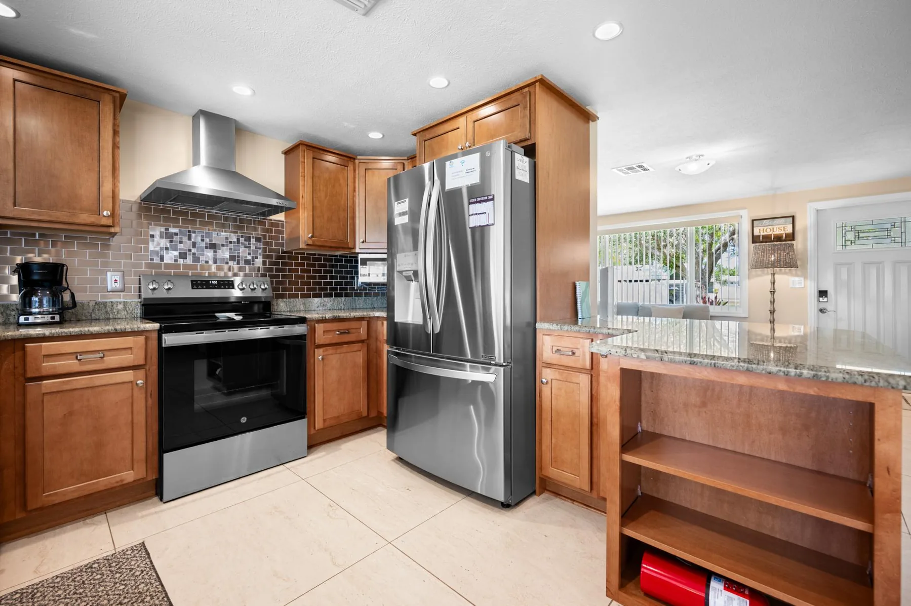 Waterfront 3BR – Pool, Dock, Kayaks & Beach