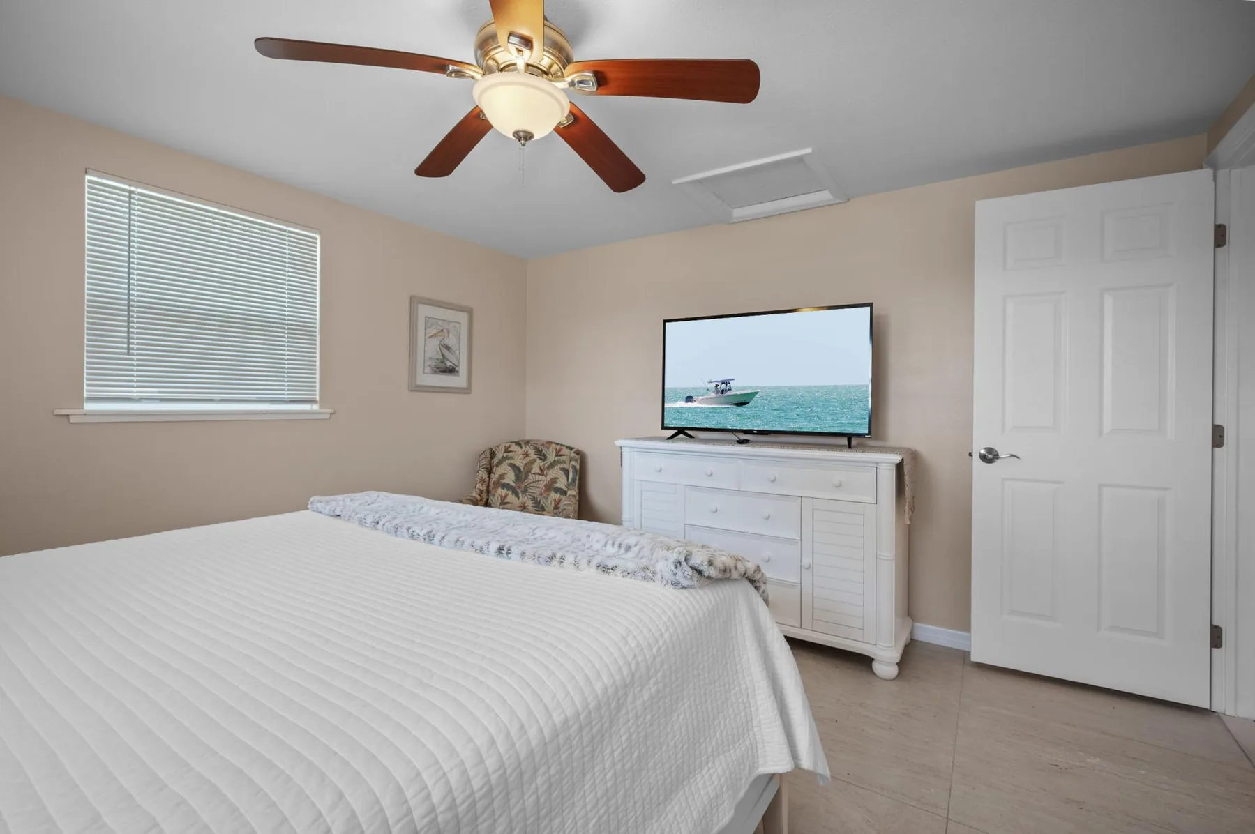 Waterfront 3BR – Pool, Dock, Kayaks & Beach