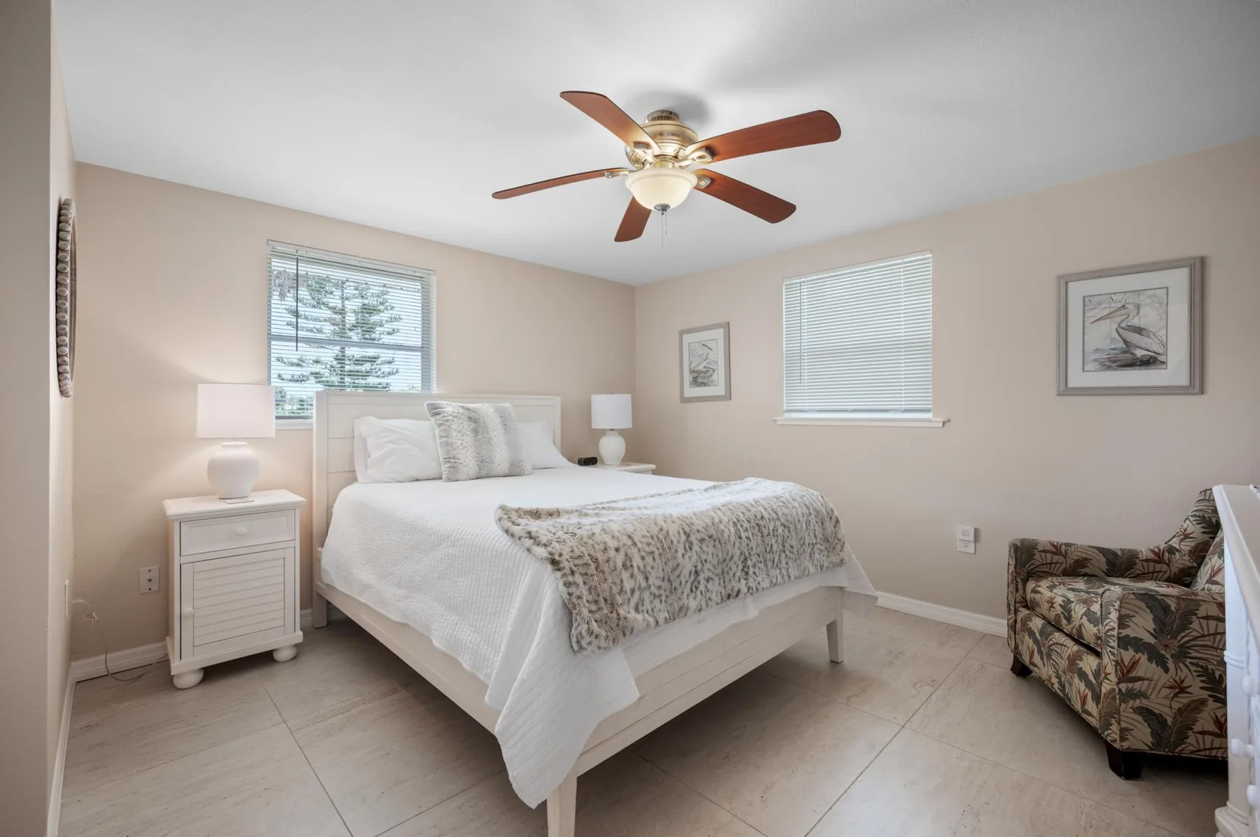 Waterfront 3BR – Pool, Dock, Kayaks & Beach