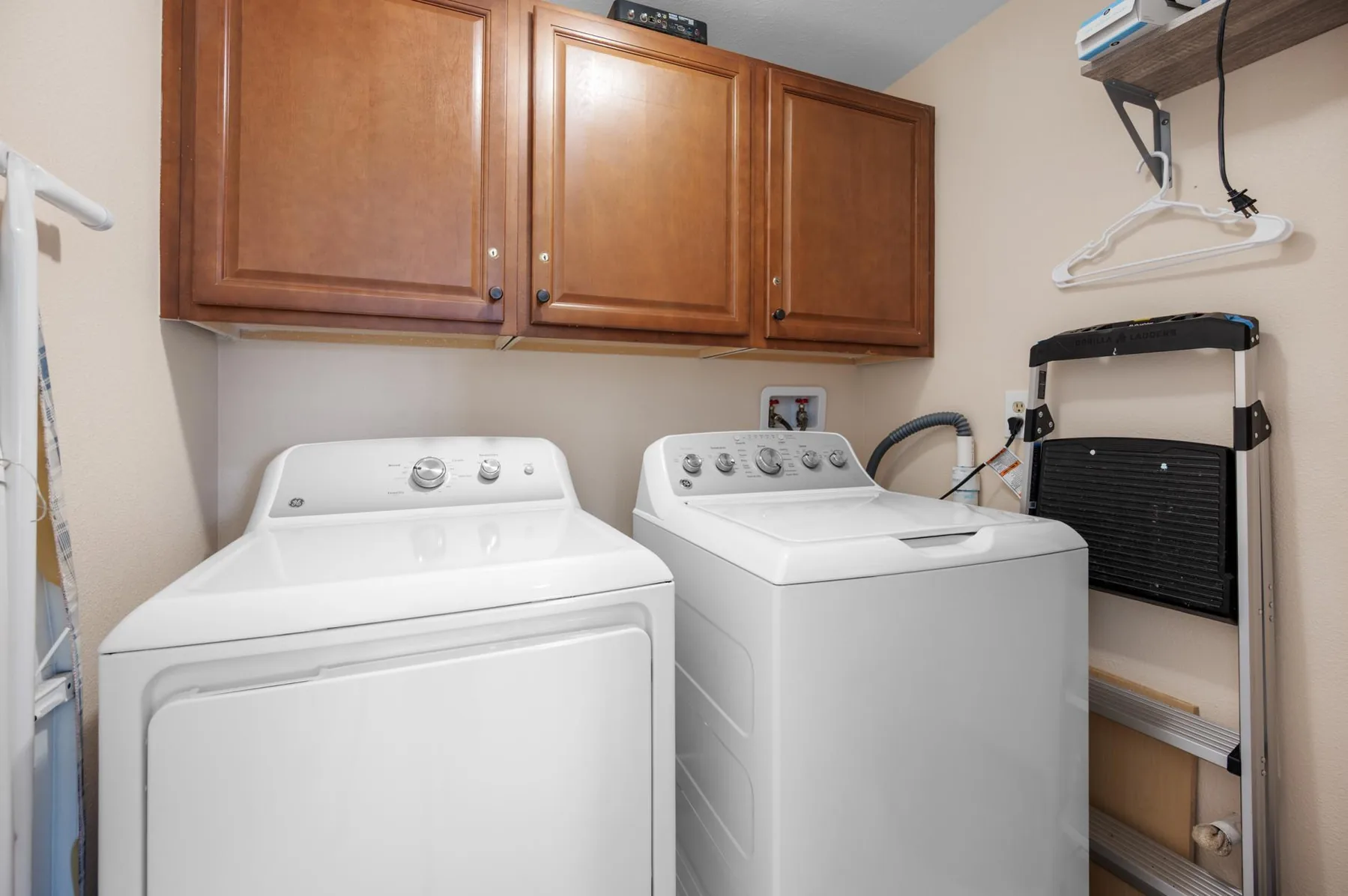 Waterfront 3BR – Pool, Dock, Kayaks & Beach