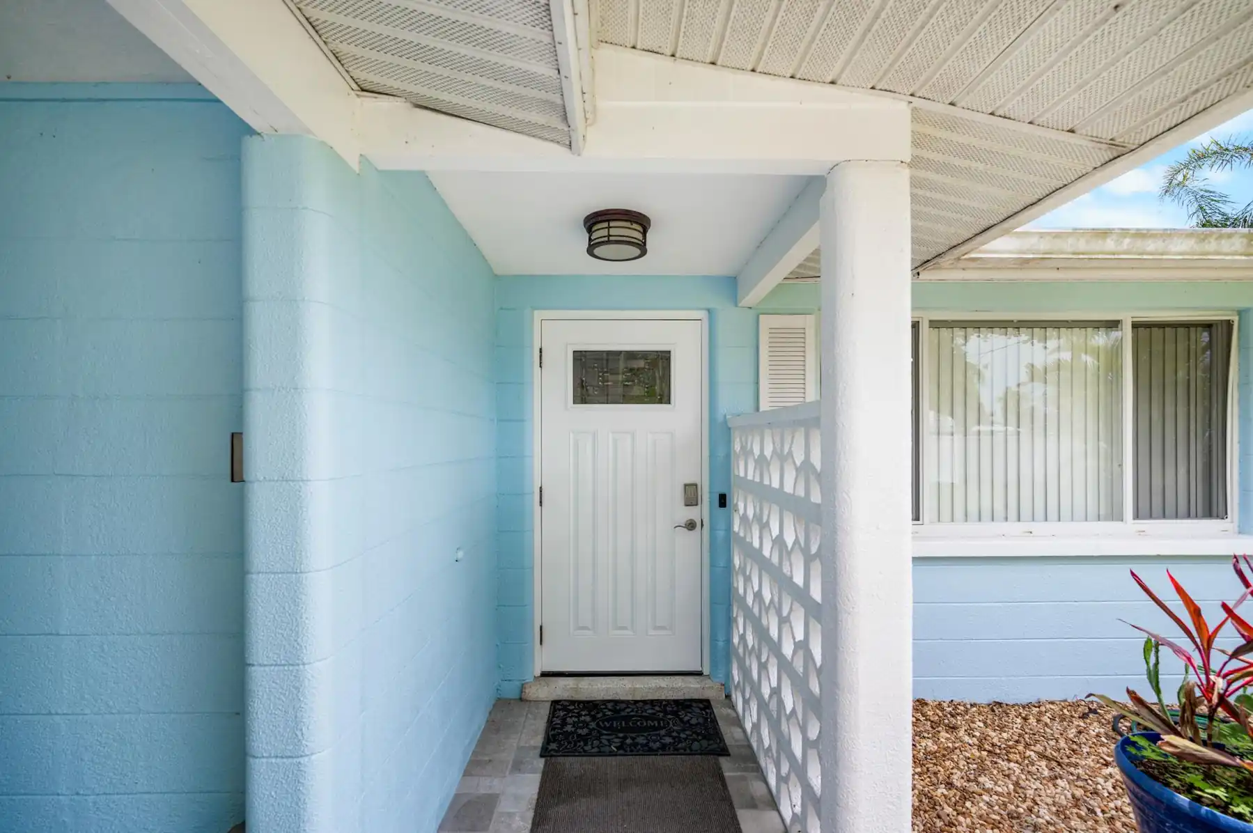 Waterfront 3BR – Pool, Dock, Kayaks & Beach