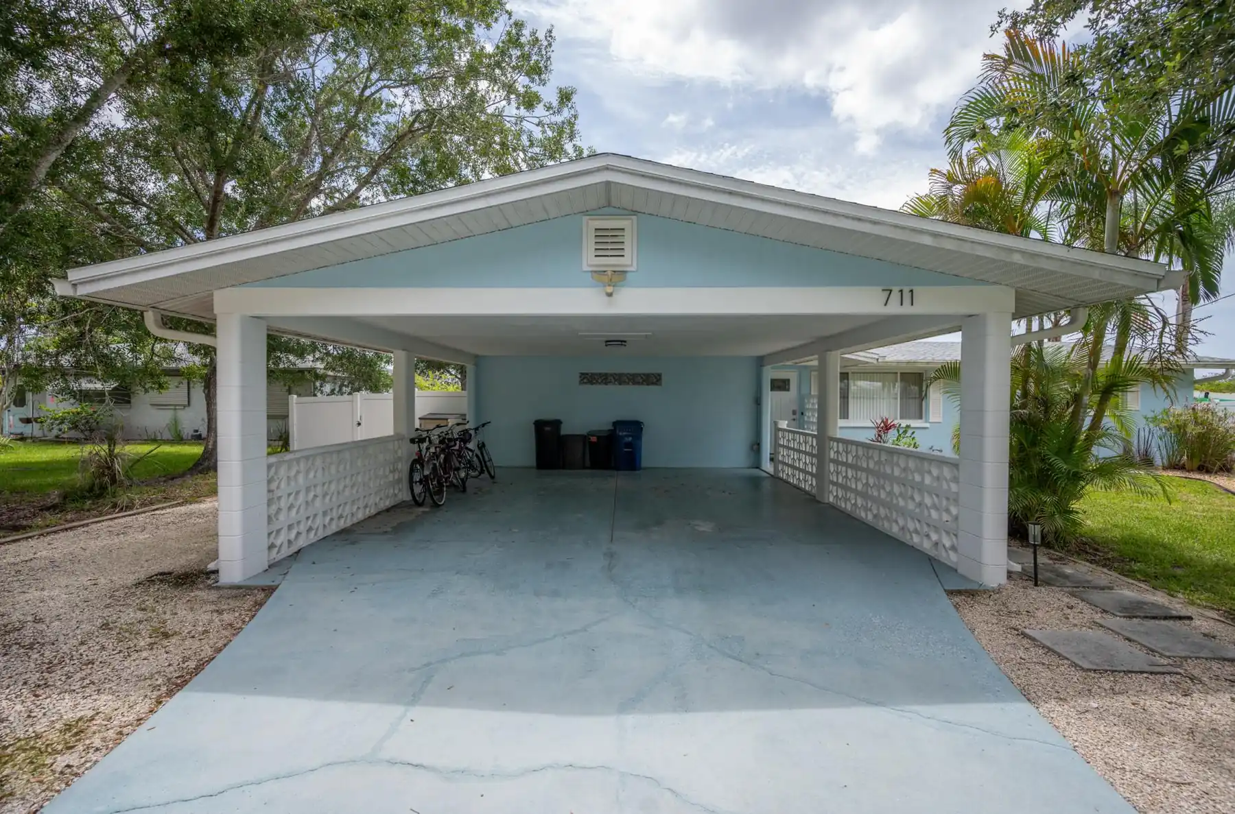 Waterfront 3BR – Pool, Dock, Kayaks & Beach