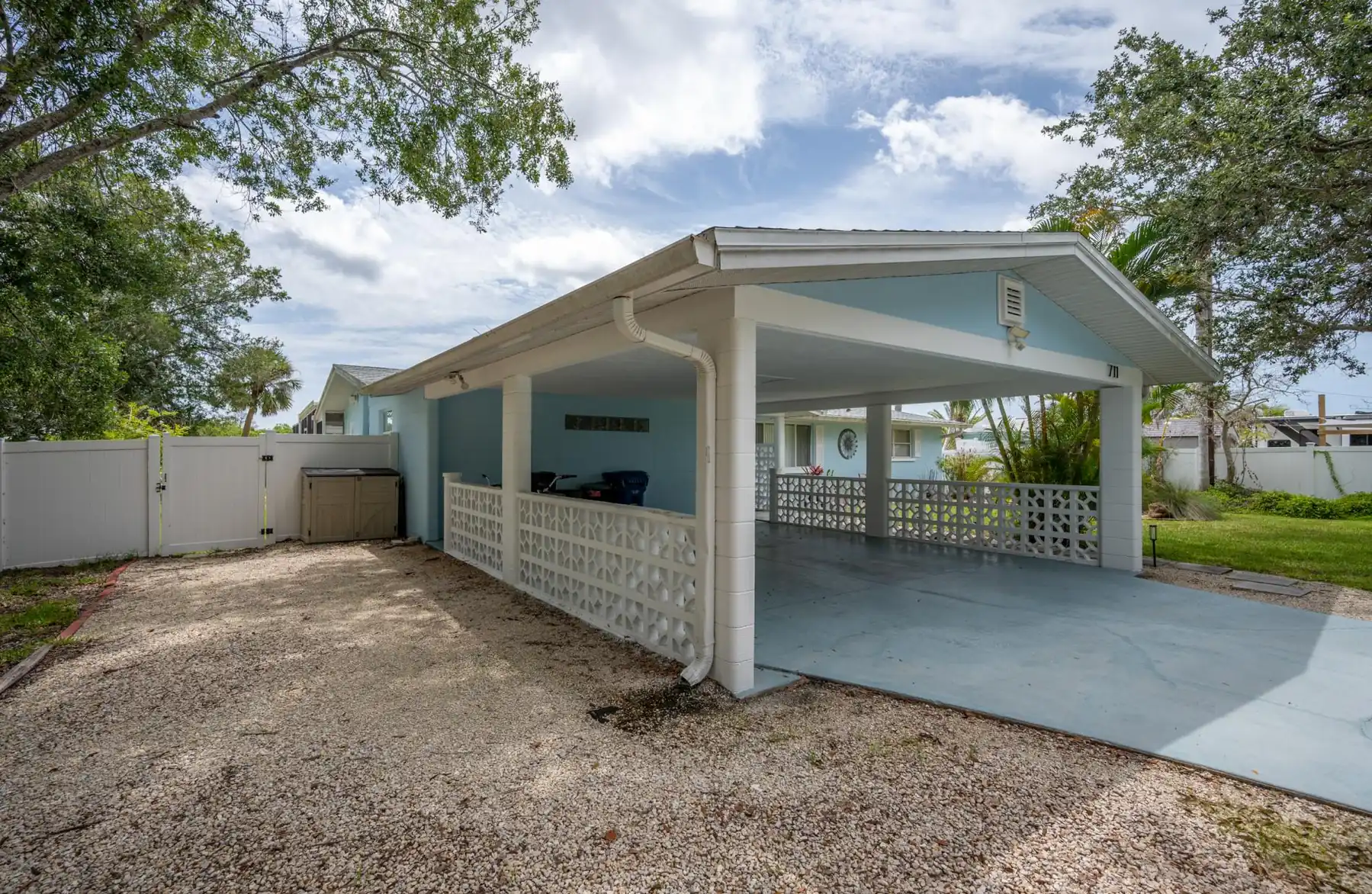 Waterfront 3BR – Pool, Dock, Kayaks & Beach