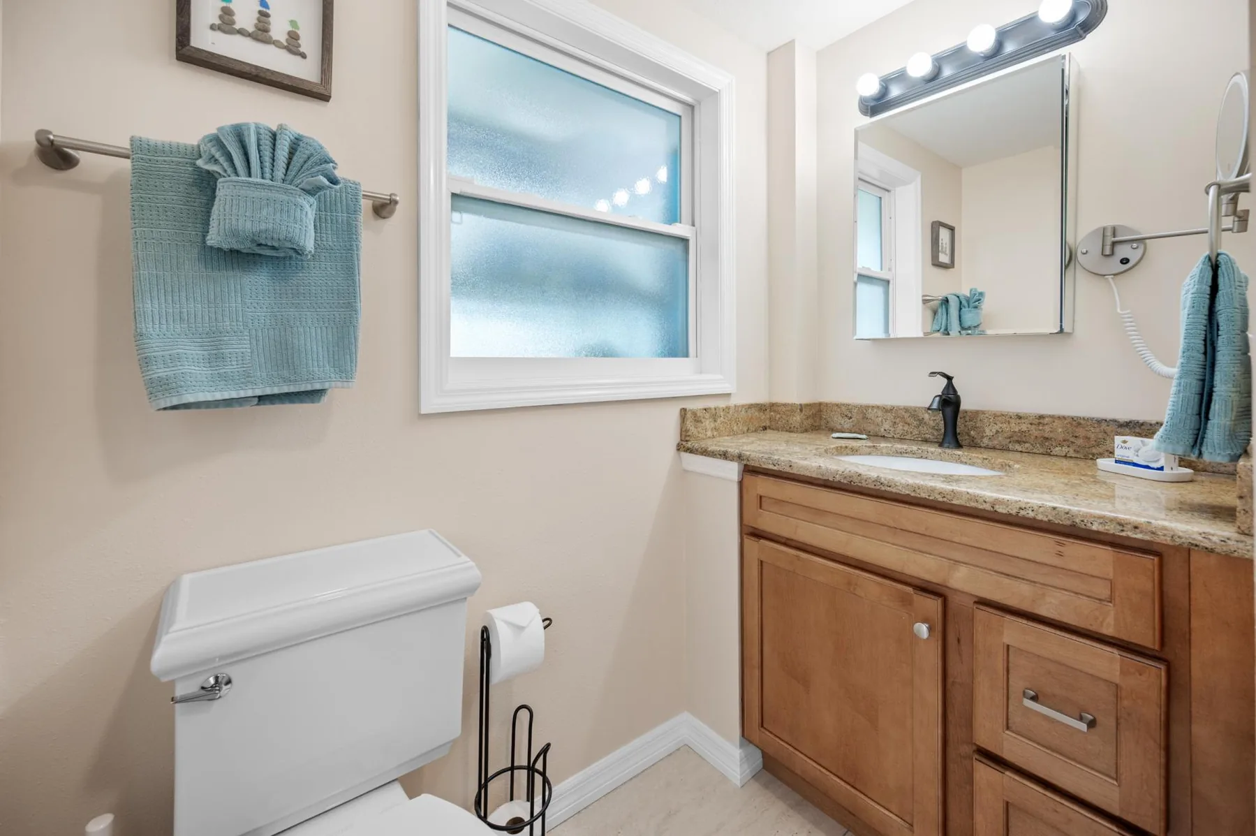 Waterfront 3BR – Pool, Dock, Kayaks & Beach