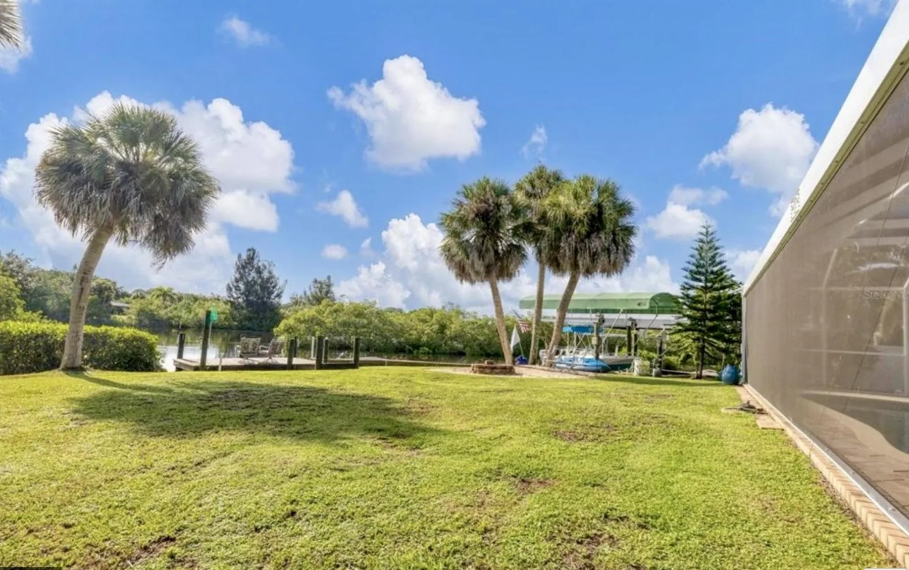 Waterfront 3BR – Pool, Dock, Kayaks & Beach