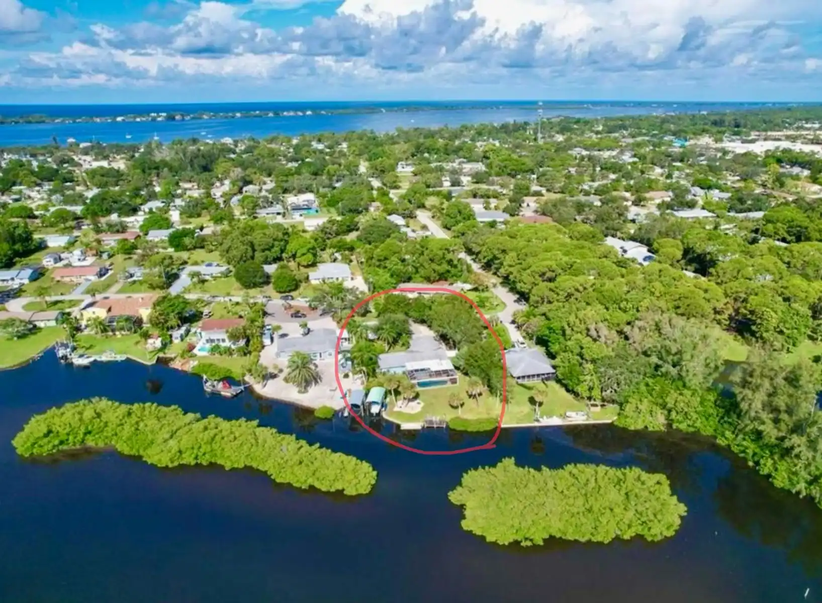 Waterfront 3BR – Pool, Dock, Kayaks & Beach