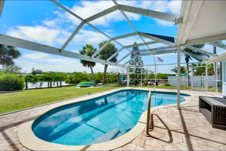 Waterfront 3BR – Pool, Dock, Kayaks & Beach
