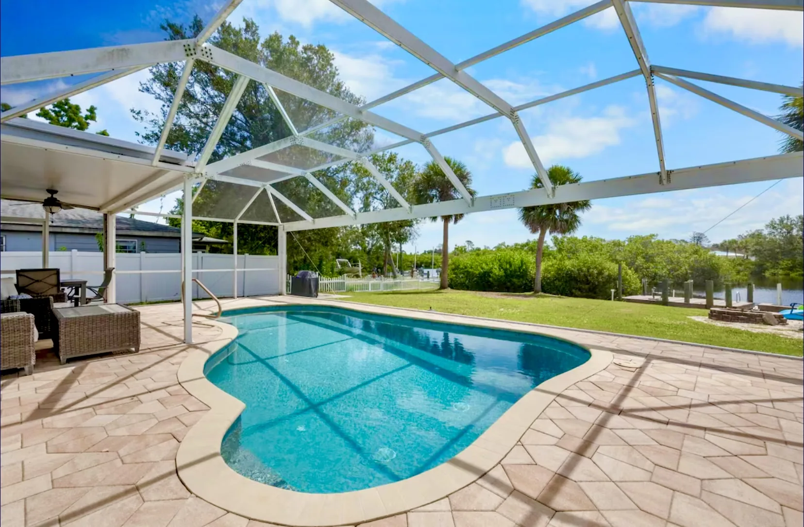 Waterfront 3BR – Pool, Dock, Kayaks & Beach