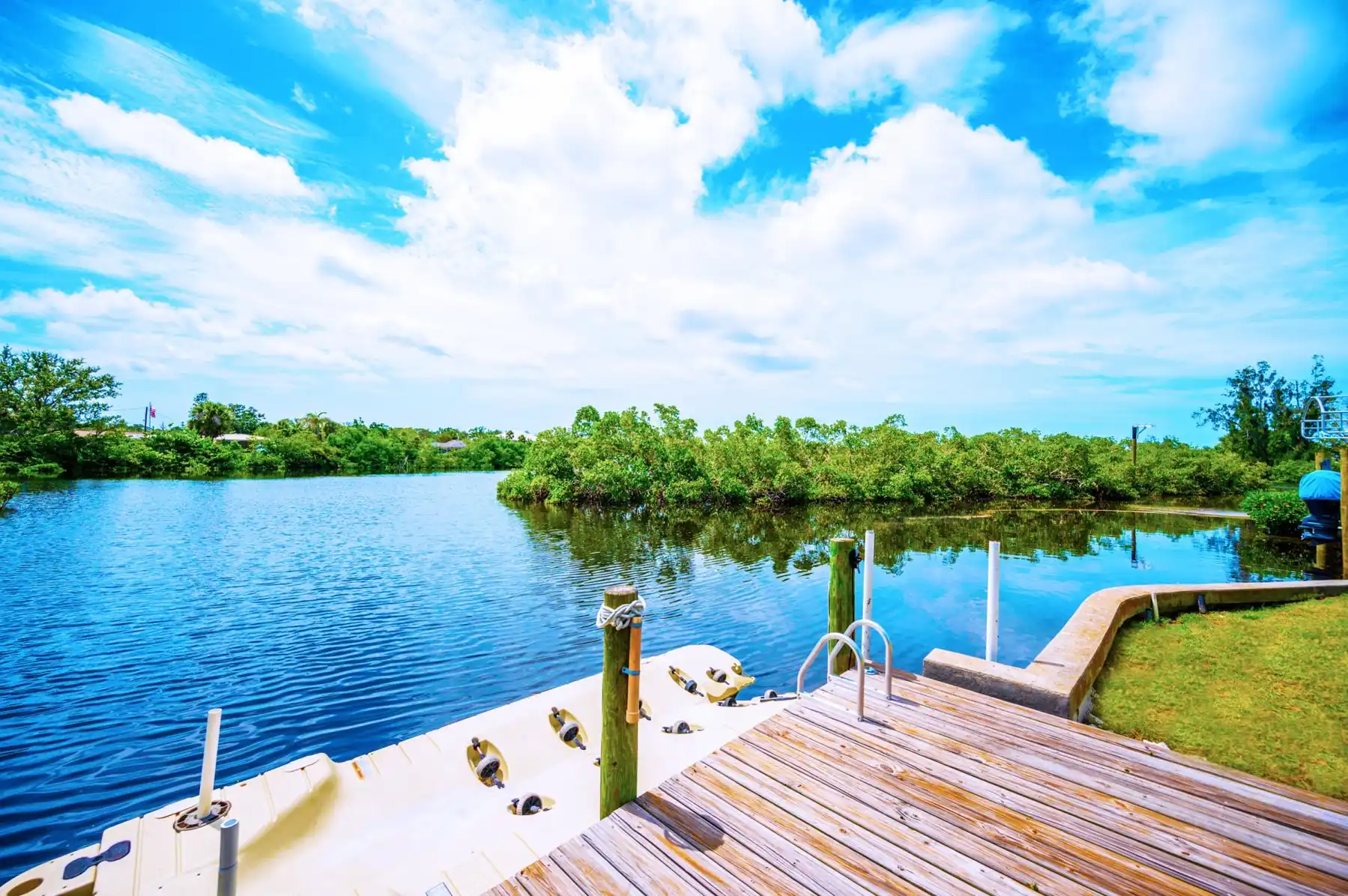 Waterfront 3BR – Pool, Dock, Kayaks & Beach