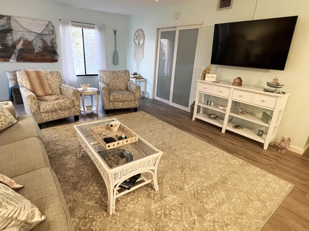 Relax at Tamarind – 2BR End Unit by Beach & Bay