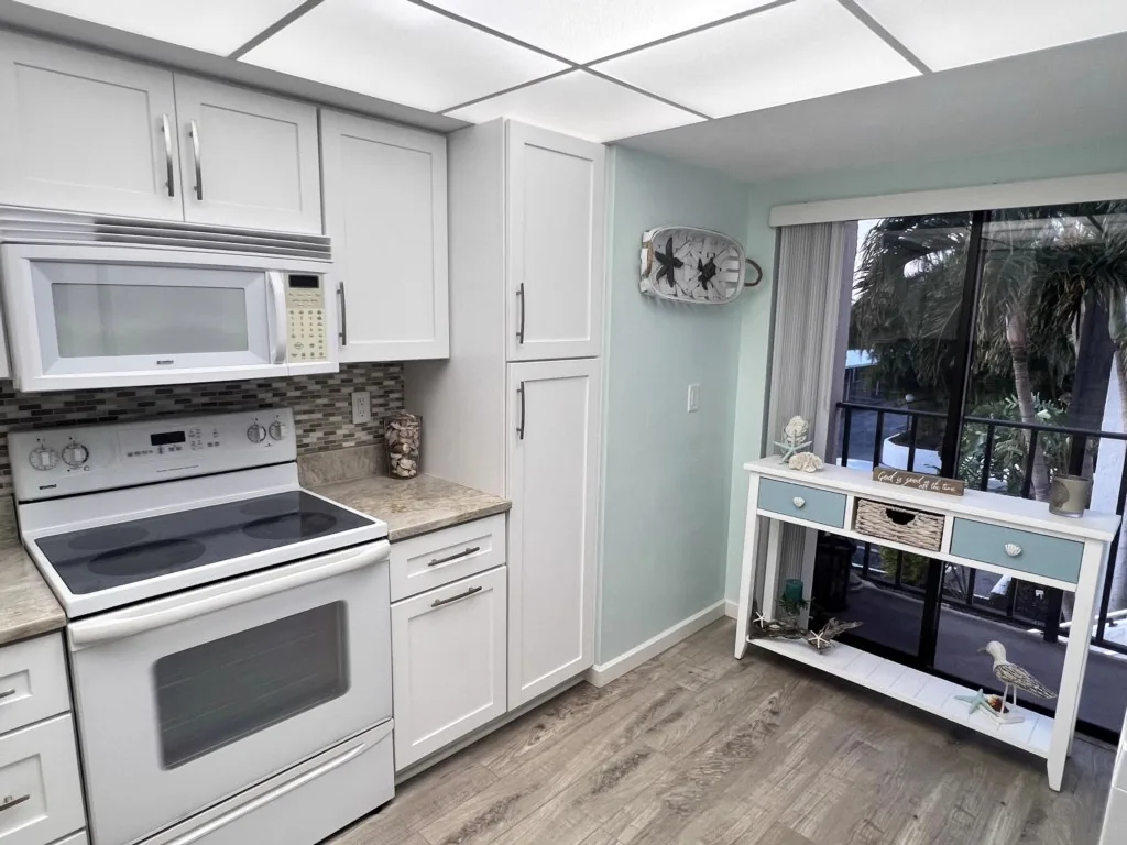Relax at Tamarind – 2BR End Unit by Beach & Bay