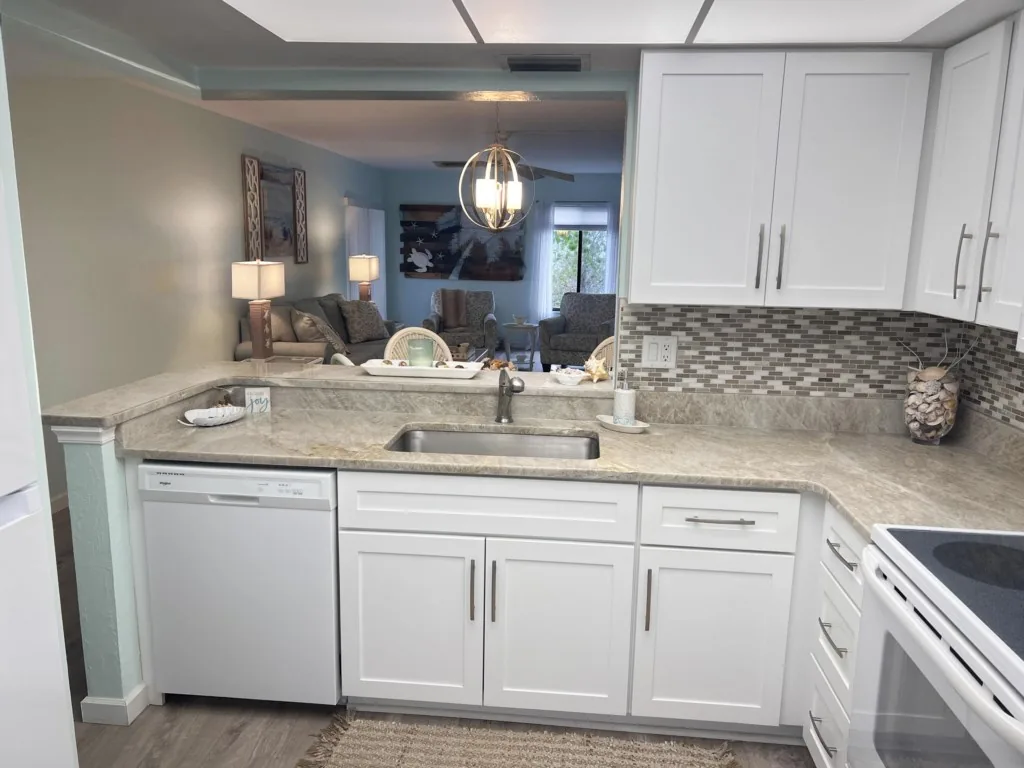 Relax at Tamarind – 2BR End Unit by Beach & Bay