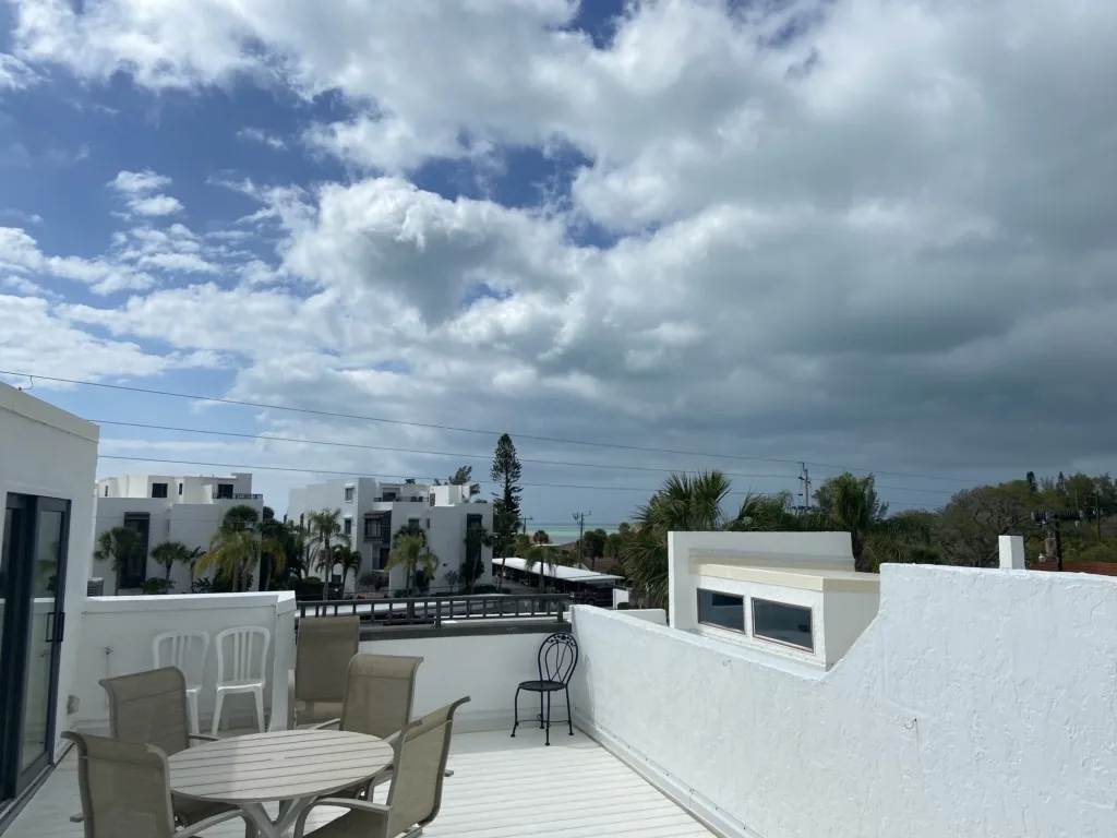 Tamarind Loft – Rooftop Deck & Bay Views