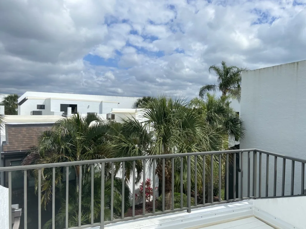 Tamarind Loft – Rooftop Deck & Bay Views