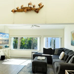 Tamarind Loft – Rooftop Deck & Bay Views