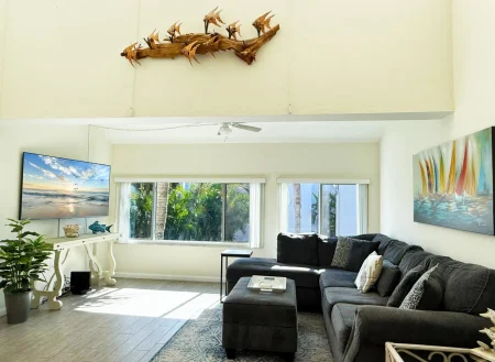 Tamarind Loft – Rooftop Deck & Bay Views