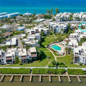 Tamarind Loft – Rooftop Deck & Bay Views