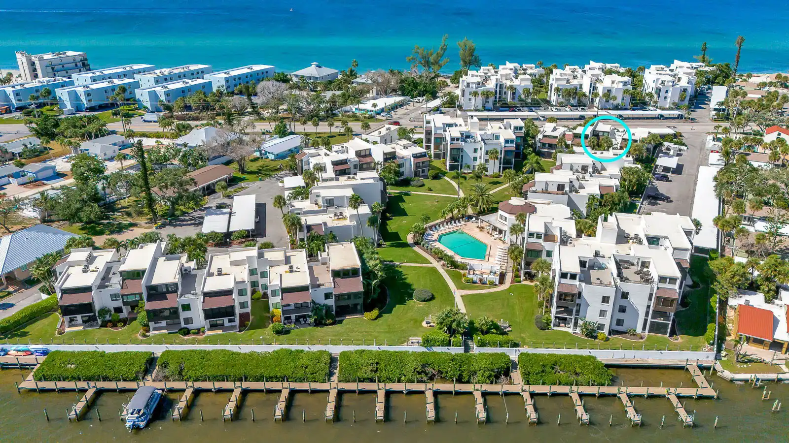 Tamarind Loft – Rooftop Deck & Bay Views